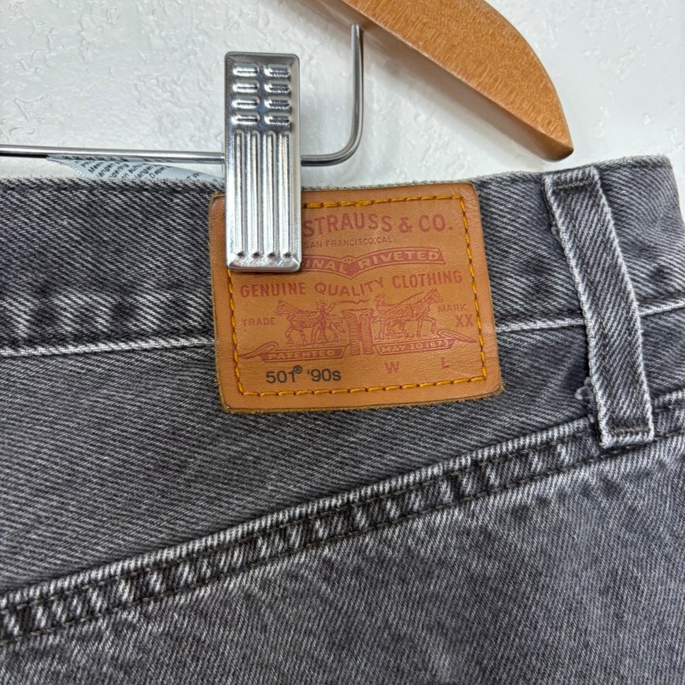 Levis 501 90s High Rise Distressed Denim Shorts Washed Black Grey 18W - Picture 5 of 6